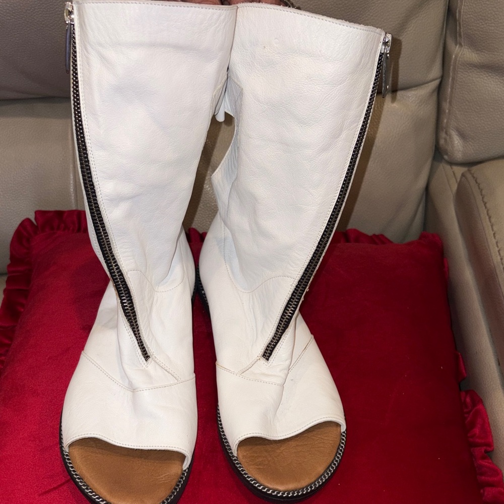 Elegant White Peep-Toe Heeled Boots